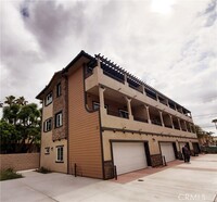Building Photo - 10341 Western Ave