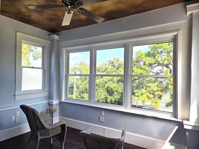 Building Photo - Move in Ready Historic Home in Downtown Cl...