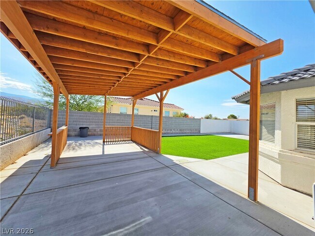 Building Photo - 3630 E Vineyard Dr