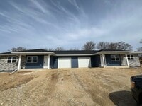 Building Photo - 517