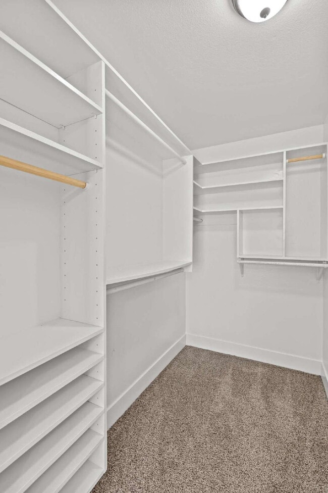 Building Photo - 7100 W Pirates Cove Rd