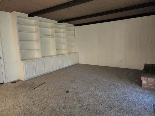 Building Photo - 4 bedroom home off of Mayberry Dr in Reno