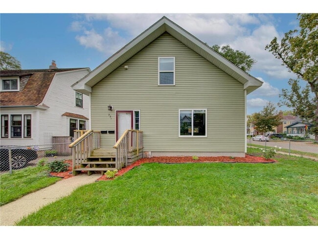 Building Photo - 1 Bed + Extra Room Upper Level Unit in East Harriet Duplex