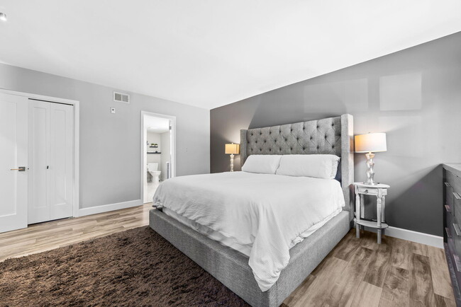 Building Photo - 1881 Middle River Dr