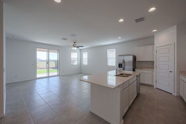 Building Photo - Alamar Living, 4 Bed, 3 Bath Rental!