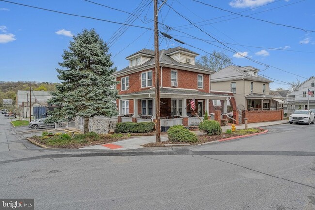 Building Photo - 184 Wilkes St