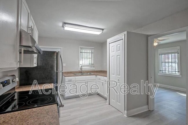 Building Photo - 2036 W 11th St