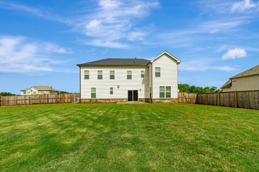 Building Photo - 220 Arwen Dr