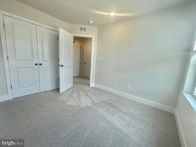 Building Photo - 2264 Marcy Dr