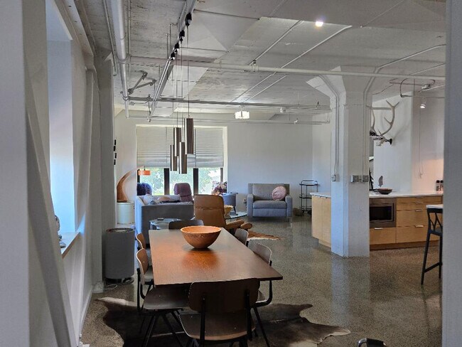 Building Photo - 790 Front St