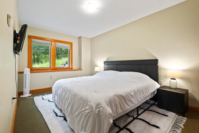 Building Photo - 196 Black Mountain Rd