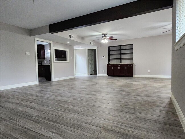 Building Photo - 5819 Reamer St