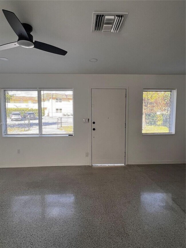 Building Photo - 3820 SW 16th St