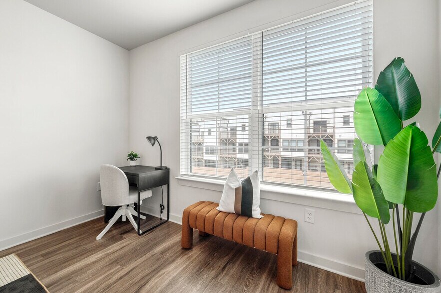 Building Photo - 2048 Bolton Dr NW