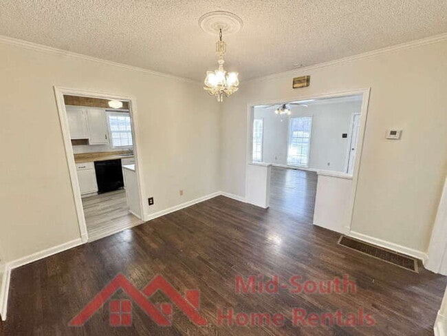 Building Photo - 135 S Greer St