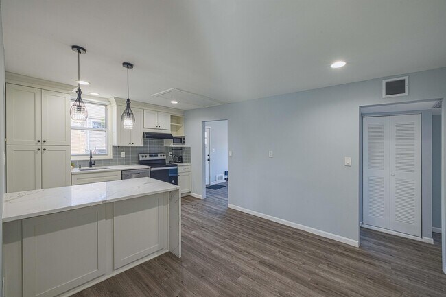 Building Photo - 1209 Veirs Mill Rd