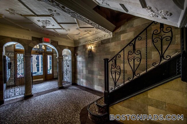 Building Photo - 2 Elmwood Ave