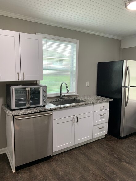 Kitchen - 137 Baker St