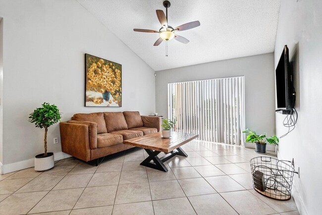 Building Photo - 2620 S University Dr