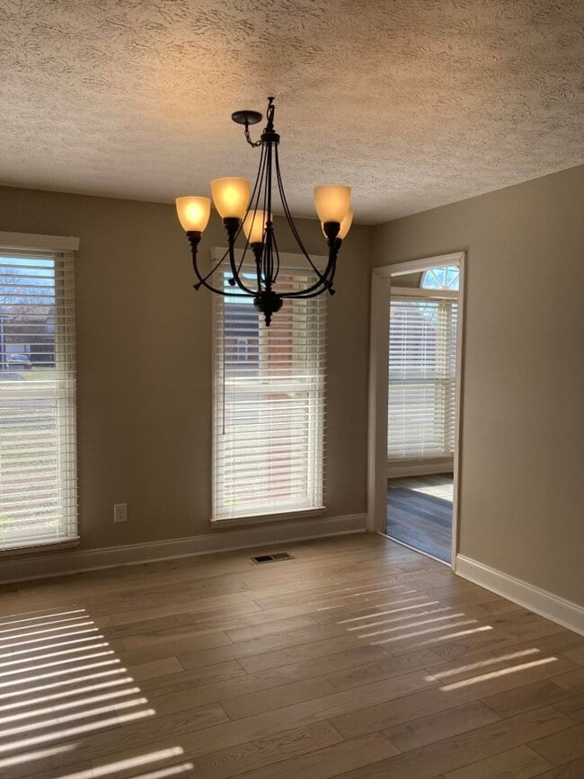 Building Photo - Lebanon Home in Summer Crest