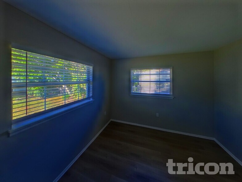 Building Photo - 4000 Berkshire Dr