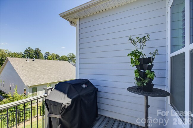 Building Photo - 82132 Standing Oak Dr