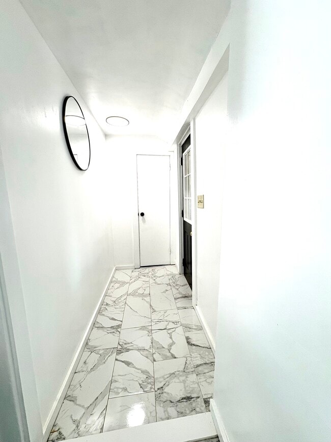 Building Photo - 14 Hackmatack St