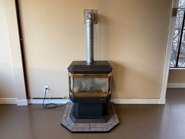 Building Photo - Dawson Apartment