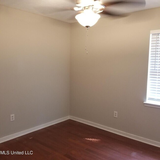 Building Photo - 1537 Chelsea Ln
