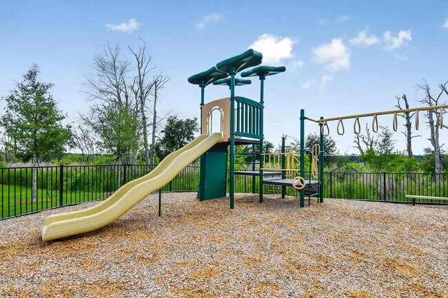 Building Photo - Spacious 4-Bedroom Corner Townhome with Loft & Lake Views in Ocoee