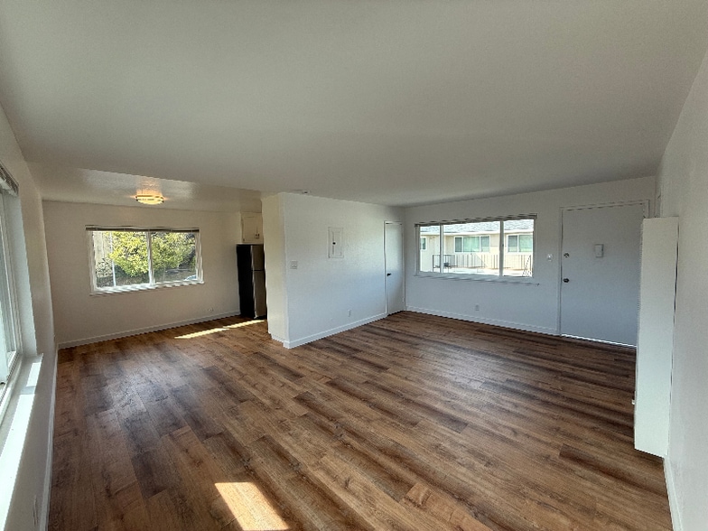 Primary Photo - 1205 Geraldine Way
