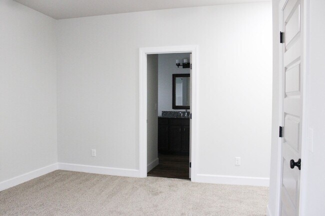 Building Photo - 242 Cypress Ridge