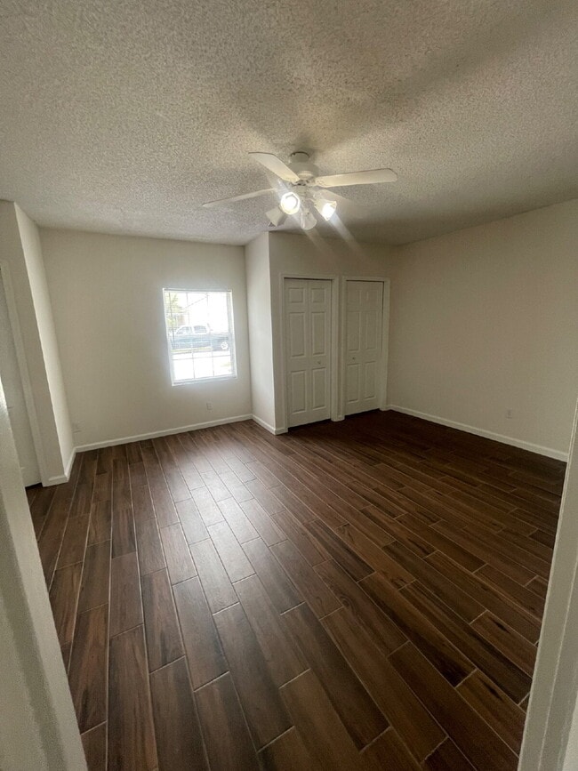 Building Photo - 4 Bedroom, 2 Bathroom Home in St. Cloud - Spacious 1612 Sq Ft