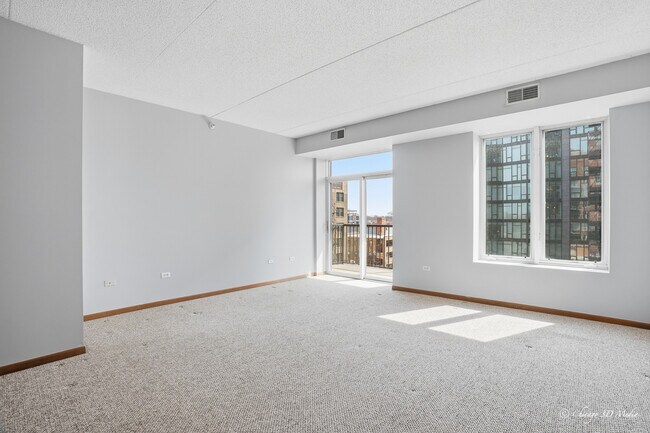 Building Photo - 515 Main St