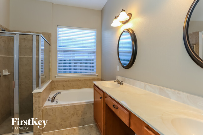 Building Photo - 3511 Shrewsbury Dr