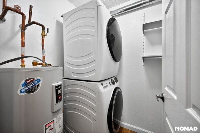 Building Photo - 17403 E Mansfield Ave