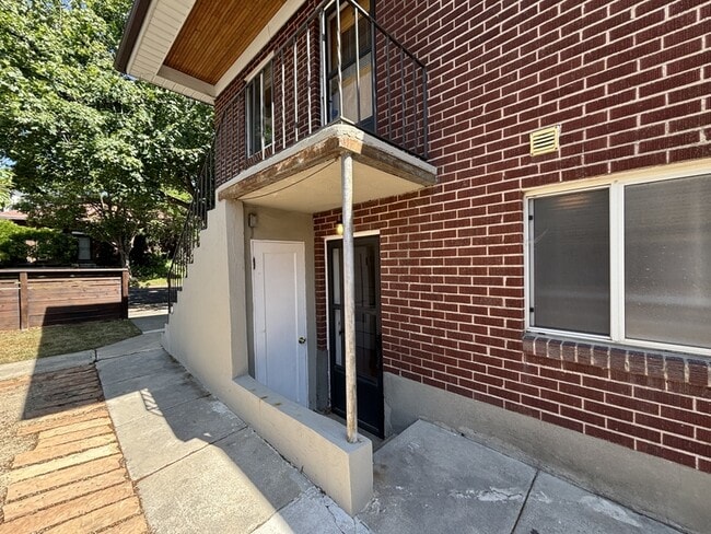 Building Photo - 680 Elizabeth St