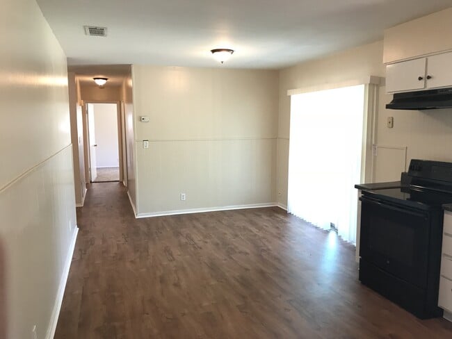 Building Photo - 5874 Castle Run Dr