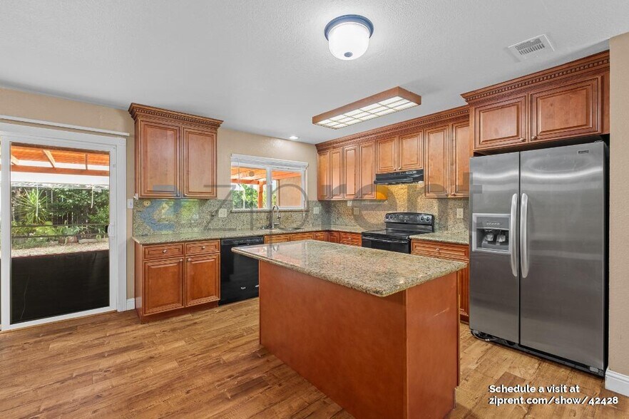 Building Photo - 935 Springoak Way