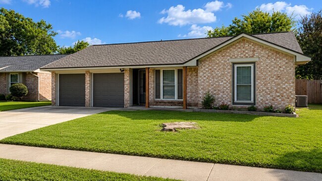 Building Photo - 13638 Greenridge Dr