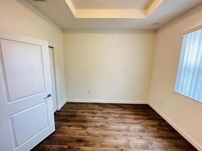 Building Photo - 346 NE 208th Terrace