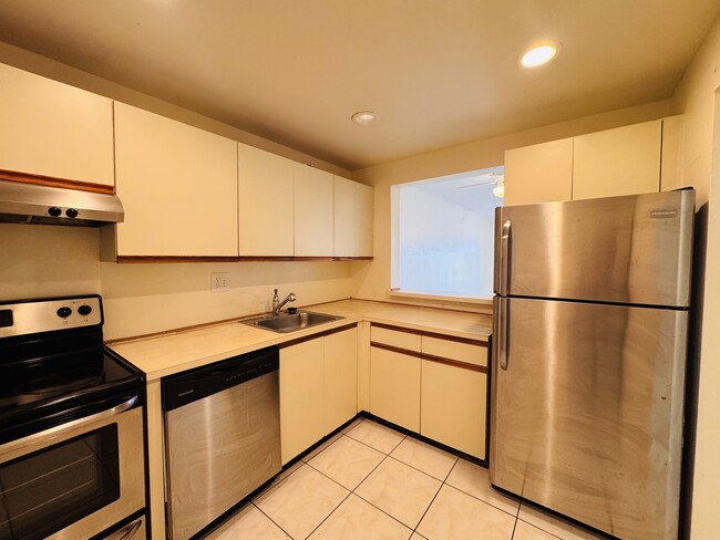 Building Photo - 8025 S Colony Cir