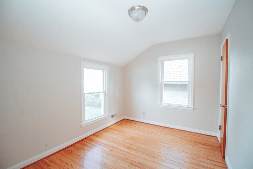 Building Photo - 3518 Almeda Dr