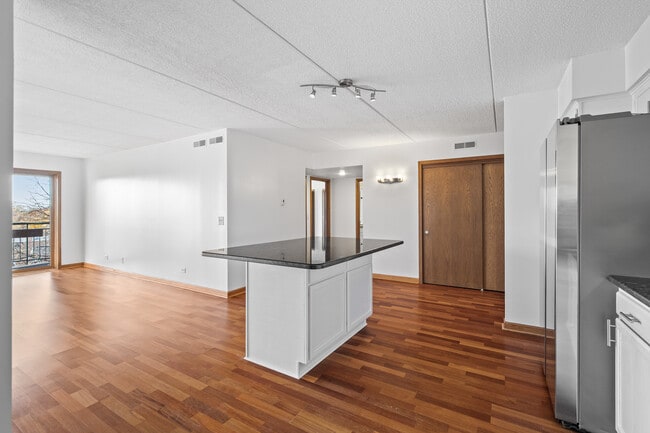 Building Photo - 6400 W Berteau Ave