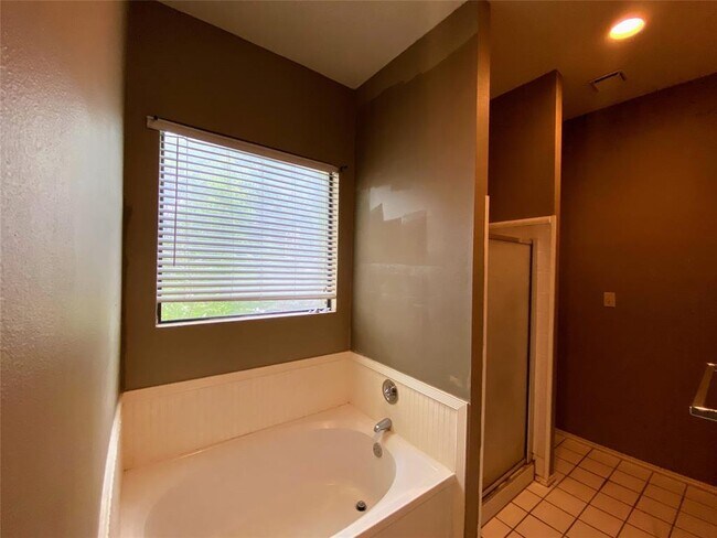 Building Photo - 3215 Tree Grove Dr