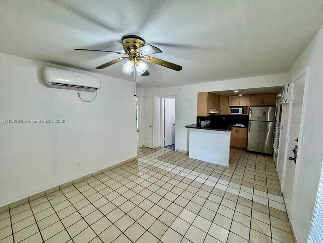 Building Photo - 1600 S Le Jeune Rd