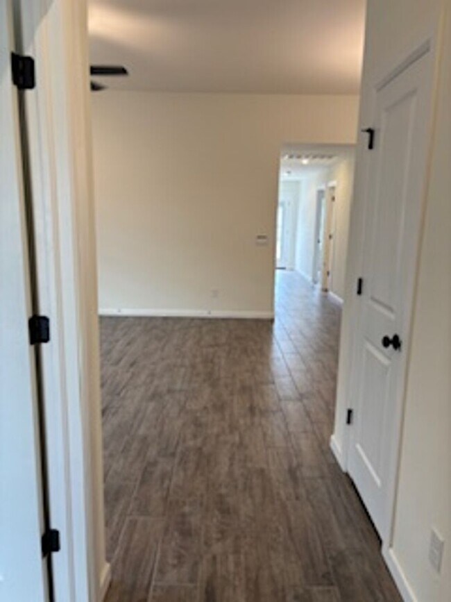 Building Photo - 18104 Austin Ct