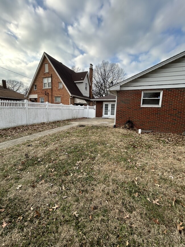 Building Photo - 2842 State St