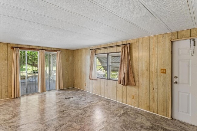 Building Photo - 6601 Sutherland Ave