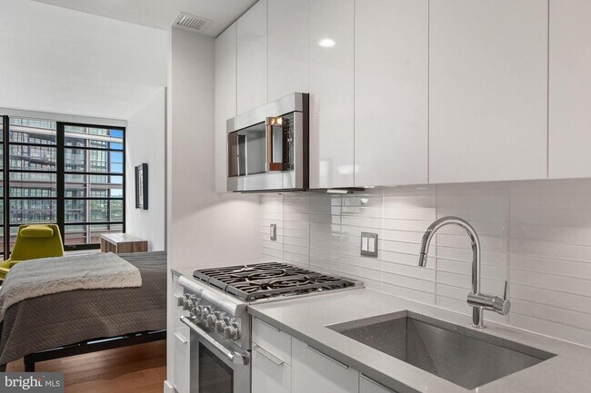 Building Photo - 45 Sutton Square SW